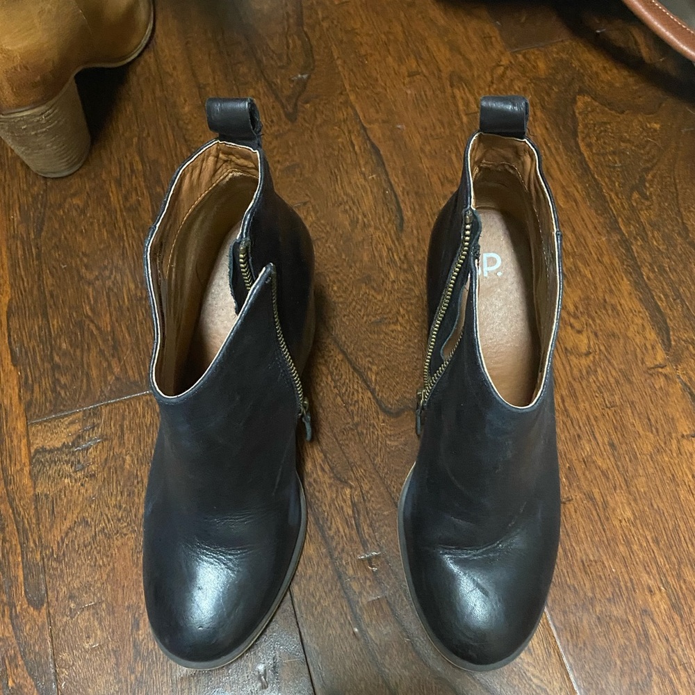 BP black boots